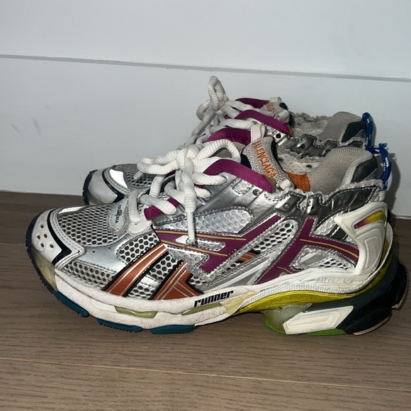 Balenciaga Runners - Picture 2 of 5
